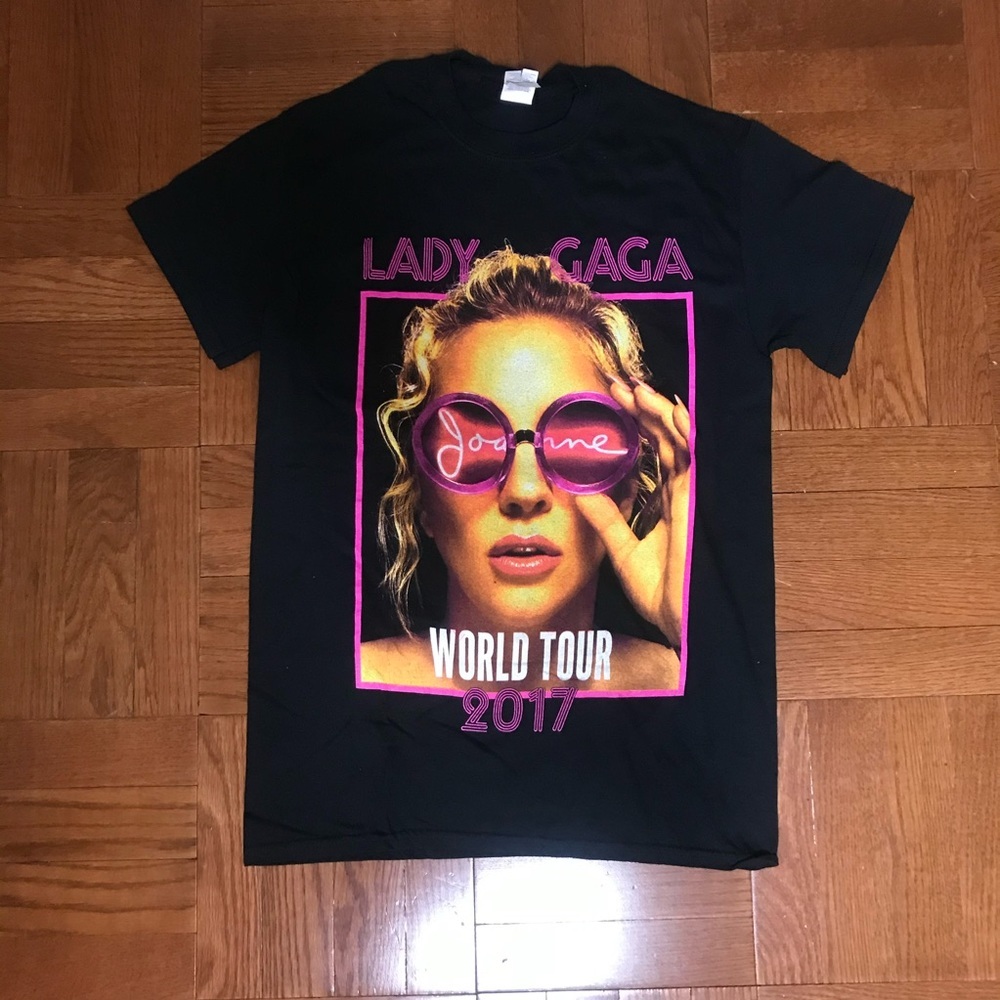 NWOT Lady Gaga World Tour 2017 Shirt - Picture 2 of 4